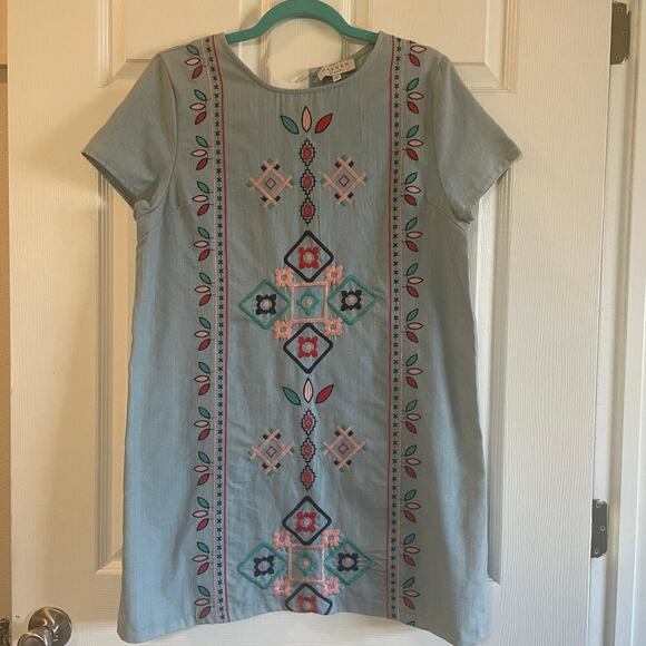 Hayden Dresses & Skirts - Hayden Los Angeles light blue embroidered Shift Dress size medium